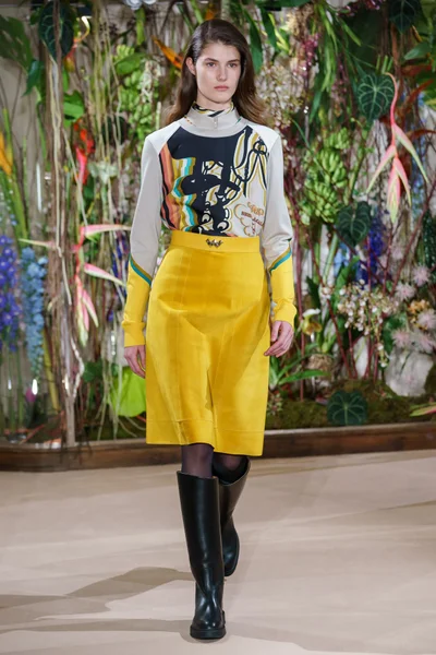 Look 48